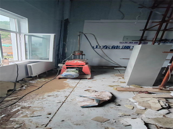 加茂镇地基基础下沉墙体裂缝加固注浆顶升施工